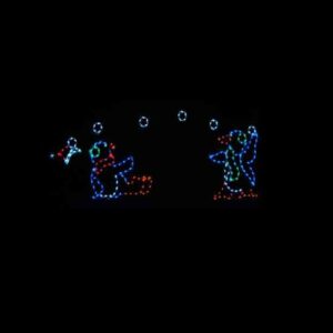 PENGUINS IN ANIMATED SNOWBALL FIGHT