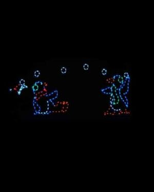 PENGUINS IN ANIMATED SNOWBALL FIGHT
