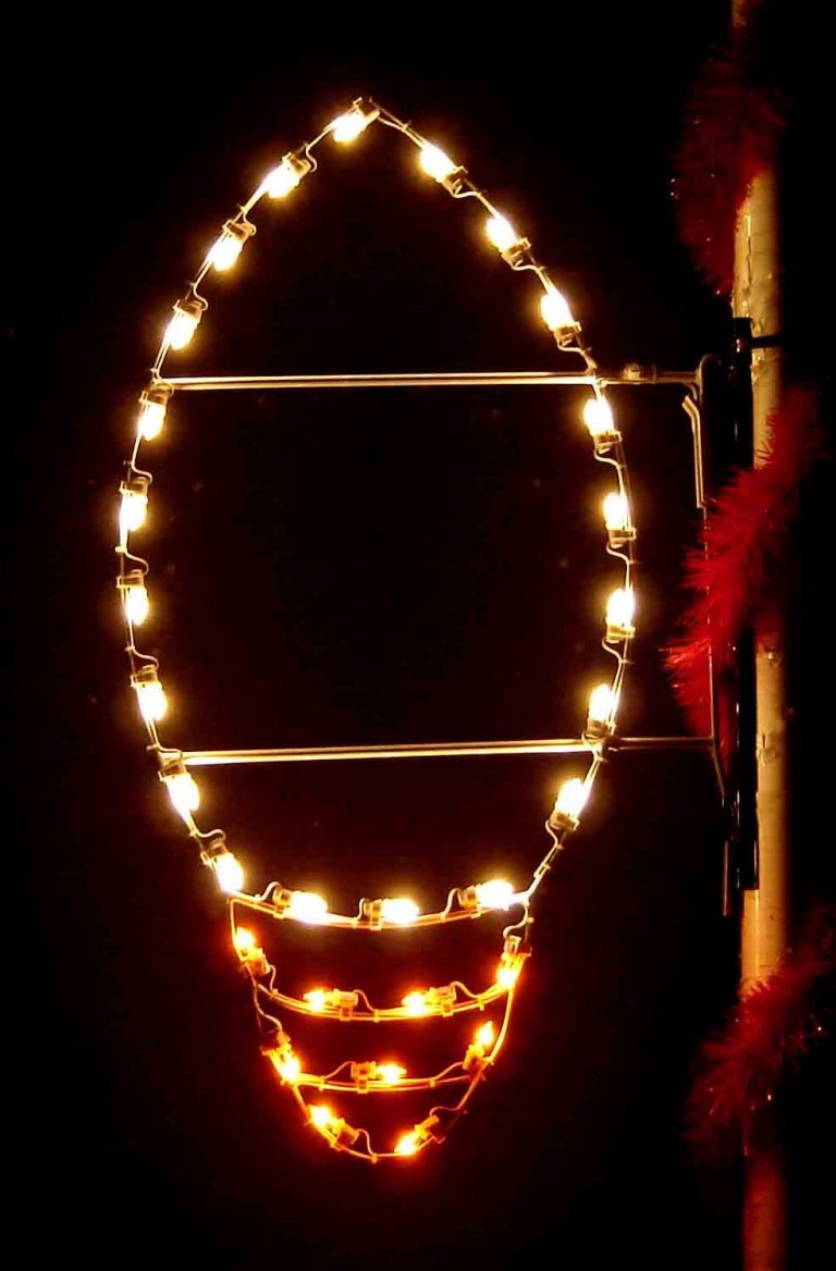 Pole Mounted Christmas Decorations Creative Displays, Inc.