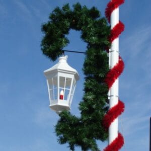 6.5' Garland Scroll With White Lantern Holiday Light Display