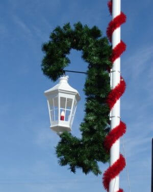6.5' Garland Scroll With White Lantern Holiday Light Display