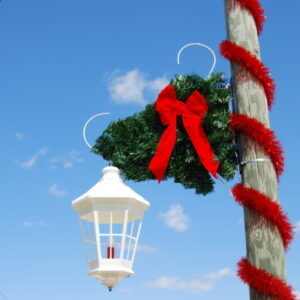 5' Garland Scroll With White Lantern Holiday Light Display