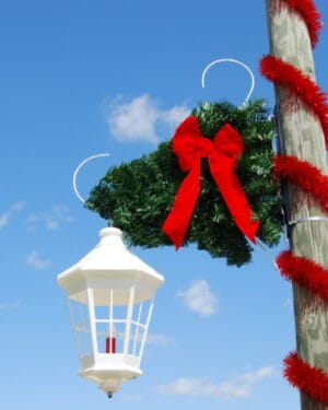 5' Garland Scroll With White Lantern Holiday Light Display