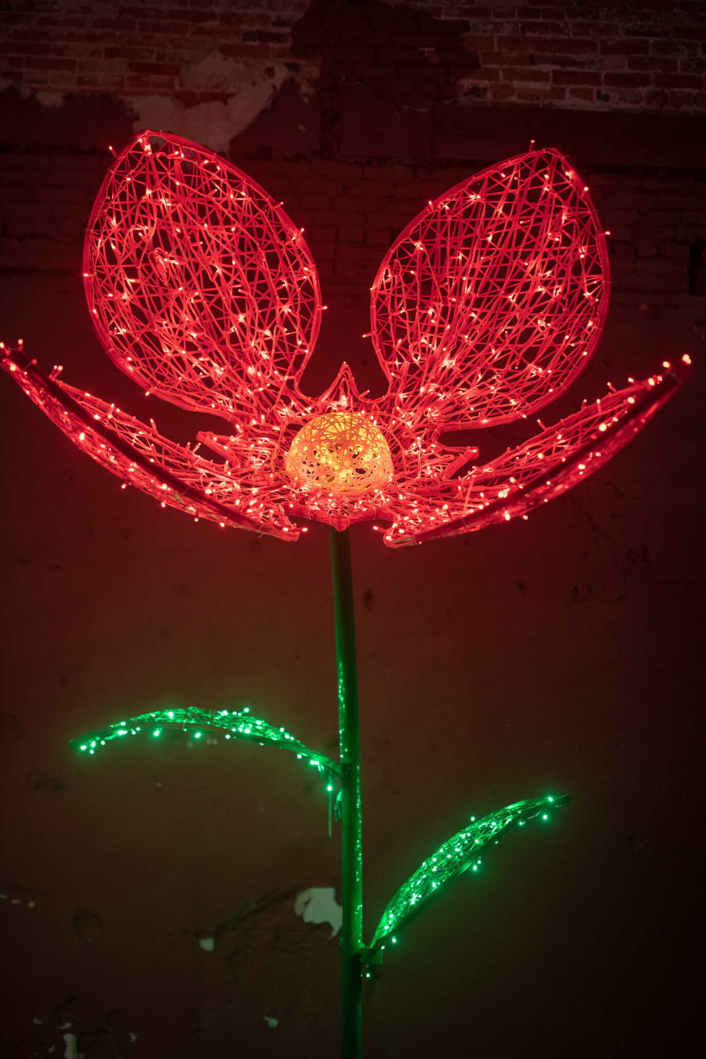 8' Oversized Flowers Dimensional Display