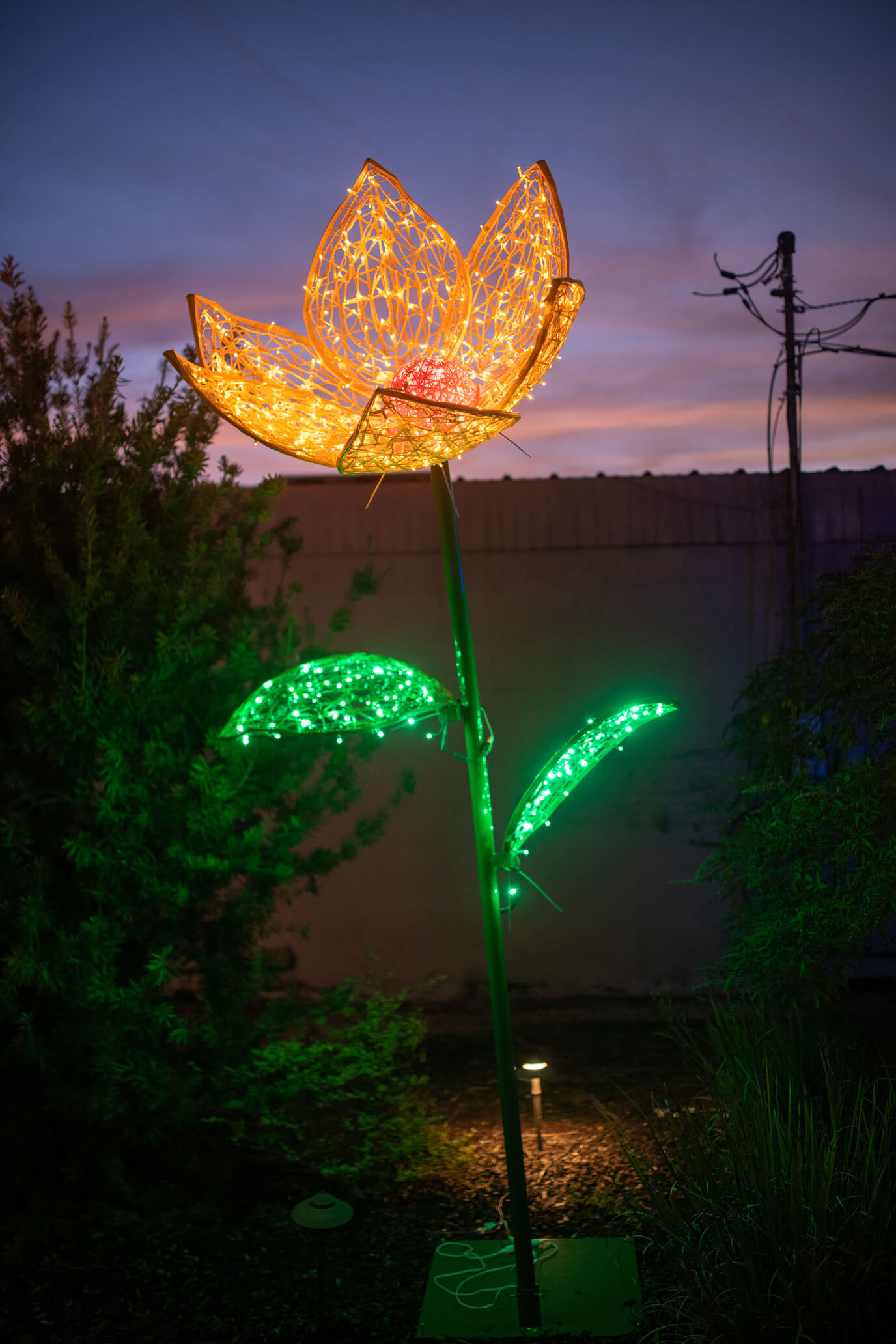 8' Oversized Flowers Dimensional Display