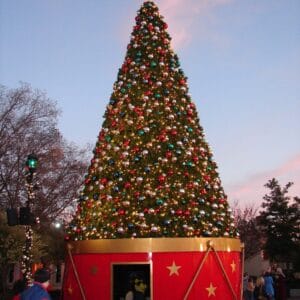 Creative Displays 8 Foot Walkthrough Christmas Panel Tree Drum Base