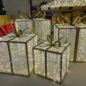 SHIMMERING GIFT BOXES