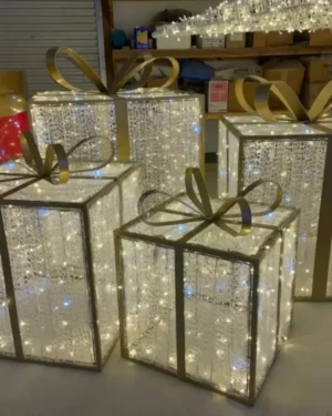 SHIMMERING GIFT BOXES