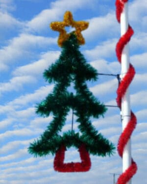 7.5' Garland Tree With Star Pole Mount Holiday Light Display