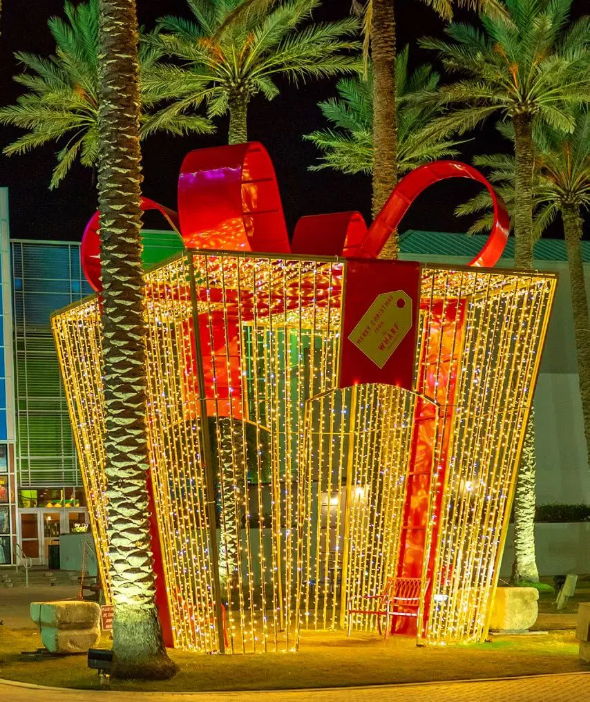 outdoor Christmas light displays