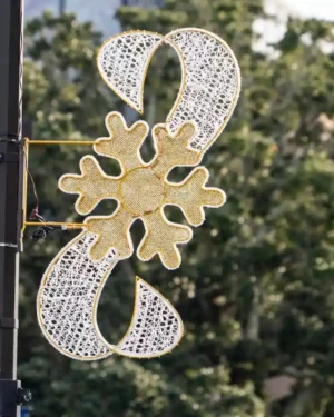 Decorative snowflake and ribbon commercial light pole decoration on pole